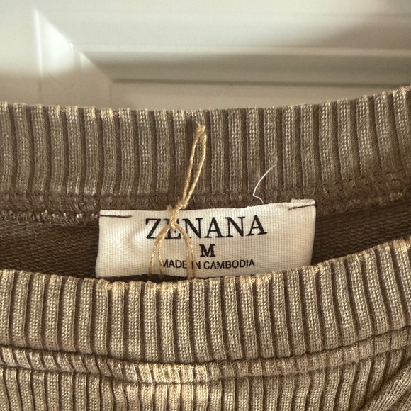 NWOT Zenana Acid Washed Pullover Sweatshirt in Mocha Size Medium - Picture 3 of 7